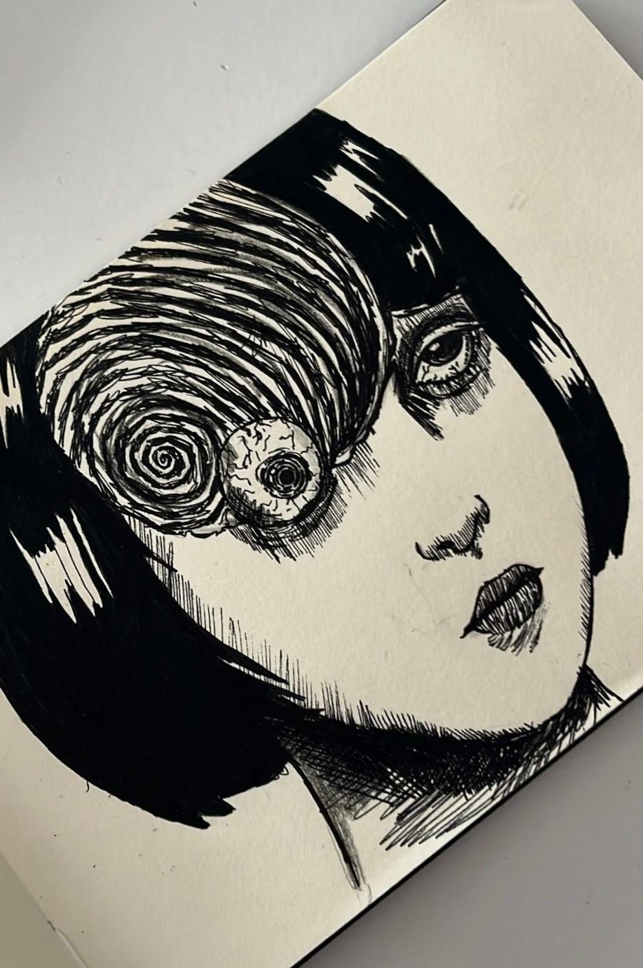 Ojo mecánico — Tinta y rayado, formato A4